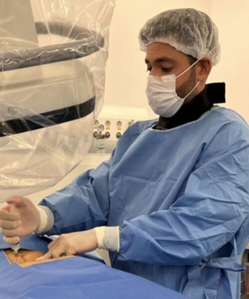 A liderança de Dr. Alesson Marinho Miranda na Abordagem Multidisciplinar da Dor Crônica