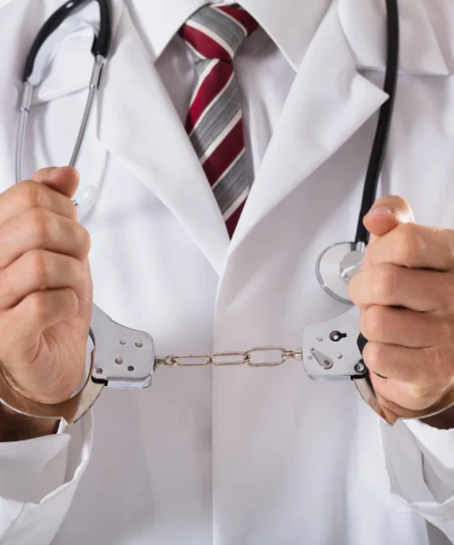 Médico é condenado a indenizar família de paciente morta durante lipoaspiração