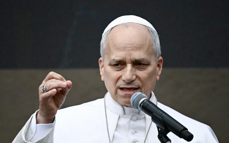 Papa Leão XIV critica tirania global em meio a tensões com Trump