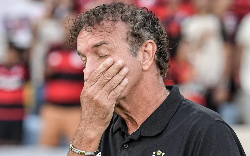 Cuca aponta falhas do Santos, lamenta erro de Brazão e reflete sobre a derrota na Sul-Americana