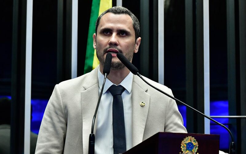 Cleitinho gera atrito com bolsonaristas enquanto é considerado para apoiar Flávio em MG