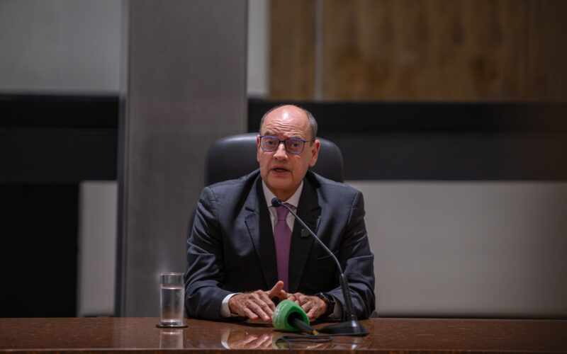 Aumento salarial promovido por Couto alcança mais de 400 mil servidores cariocas