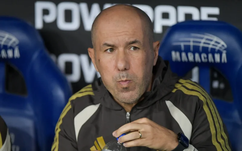 Leonardo Jardim expressa tristeza pela exclusão de Pedro da convocação para a Copa após triunfo contra o Estudiantes