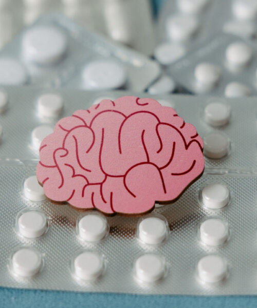 Novo medicamento inovador bloqueia gene e diminui proteína associada ao Parkinson em humanos