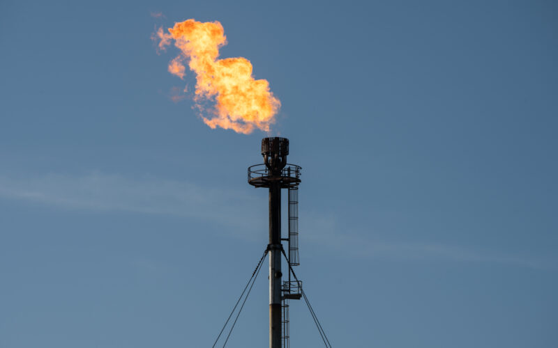 Agência de Energia Global emite aviso alarmante sobre iminente crise no setor petrolífero
