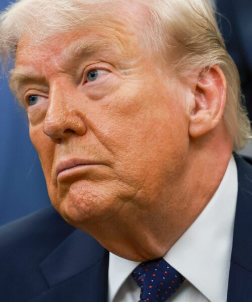 Trump enfrenta severa derrota na Câmara dos EUA com apoio de republicanos ao voto contrário