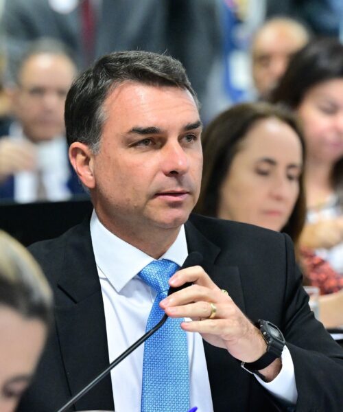 Os desafios da PF para interrogar Flávio Bolsonaro no inquérito