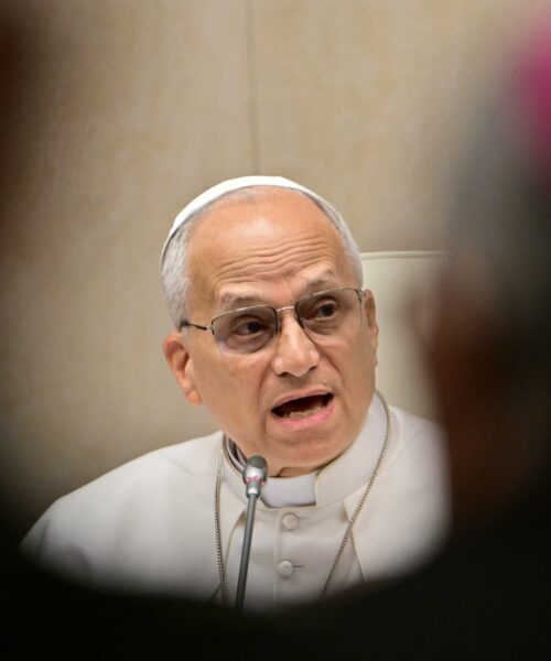 Vaticano impõe excomunhão a bispos e intensifica conflito com grupo ultraconservador que confrontou Leão XIV