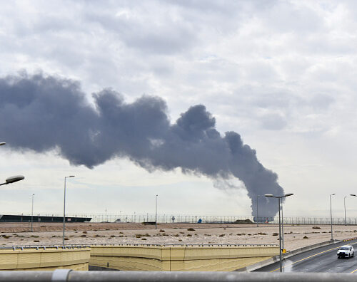 Irã responde a ataques dos EUA com bombardeios em bases no Bahrein, Catar e Kuwait