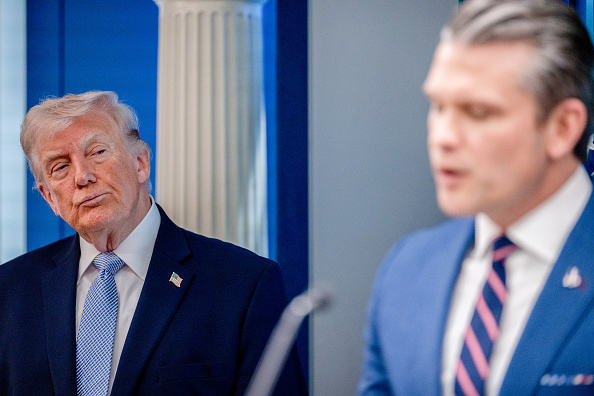 Conflito entre Trump e secretário de Defesa sobre escassez de mísseis e evolução do conflito no Irã, revela publicação