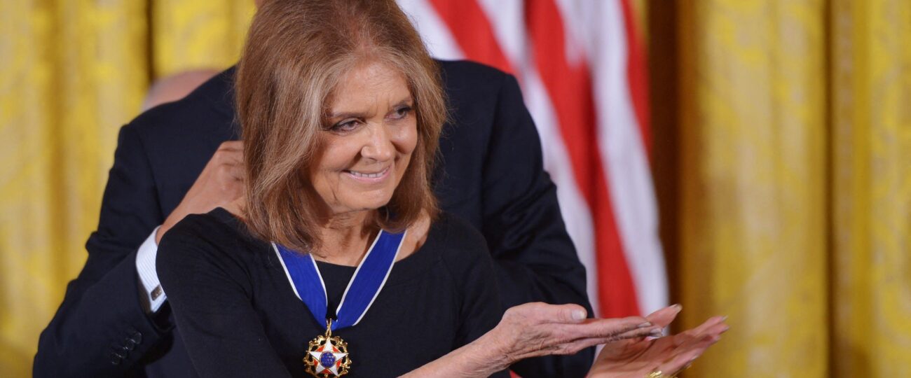 Homenagens a Gloria Steinem dominam as redes sociais com apoio de Hillary Clinton, Meghan Markle e ativistas feministas
