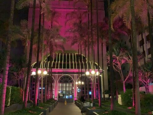Pátio Higienópolis apoia campanha de Outubro Rosa com iluminação das fachadas