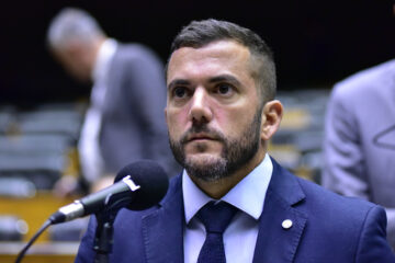 Deputados do PL tramam manobra para enfraquecer a candidatura de Jordy ao Senado