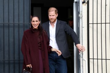 Harry e Meghan reemergem lado a lado em sua estreia após volta ao Reino Unido